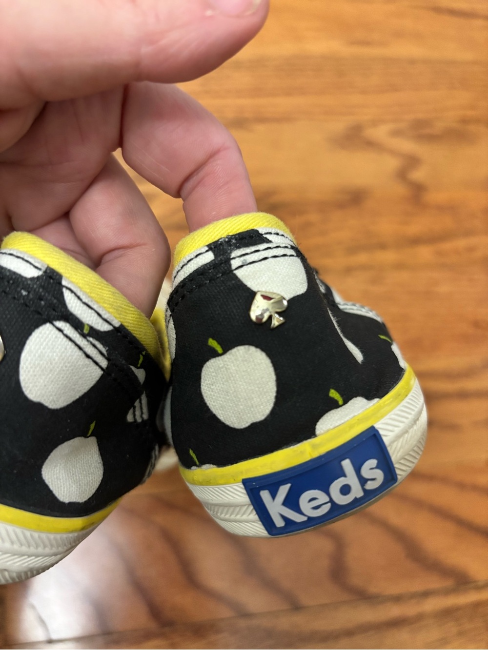 Kate Spade x Keds White Black Yellow Apple Print Canvas Sneaker Women’s Size 8.5 - Picture 7 of 10